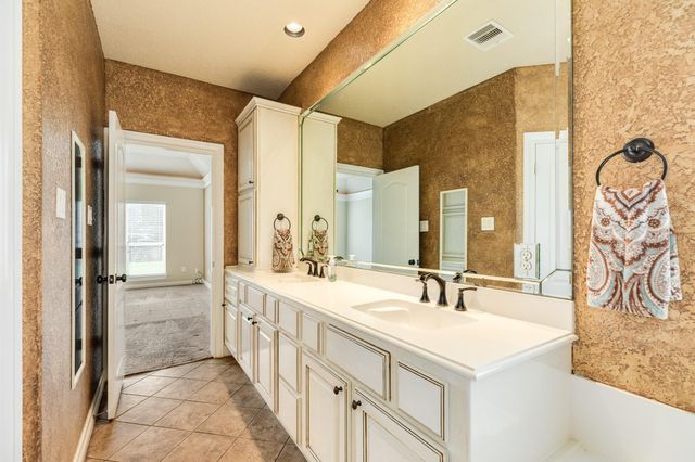 264 Lasso Street, Angleton, TX 77515