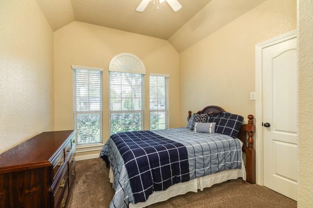 264 Lasso Street, Angleton, TX 77515