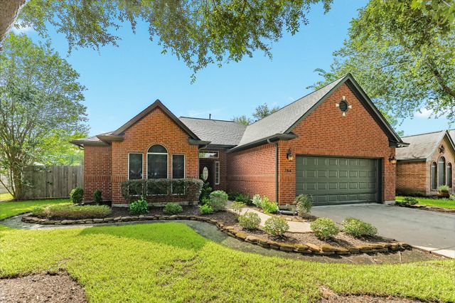 264 Lasso Street, Angleton, TX 77515