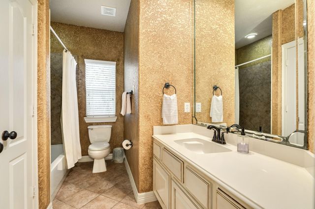 264 Lasso Street, Angleton, TX 77515