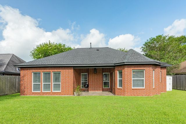 264 Lasso Street, Angleton, TX 77515