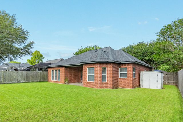 264 Lasso Street, Angleton, TX 77515