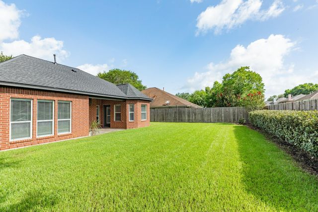 264 Lasso Street, Angleton, TX 77515