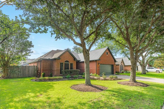 264 Lasso Street, Angleton, TX 77515