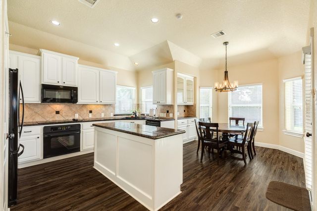 264 Lasso Street, Angleton, TX 77515