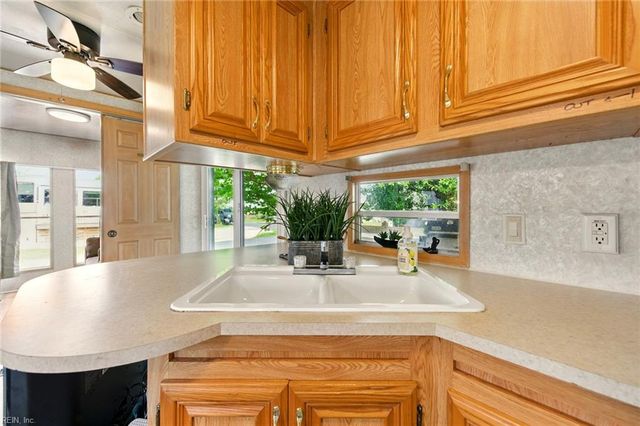 3665 Sandpiper RD # 186, Virginia Beach, VA 23454