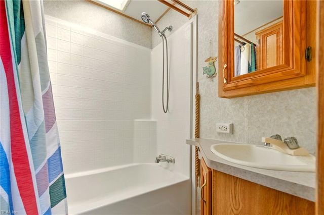 3665 Sandpiper RD # 186, Virginia Beach, VA 23454
