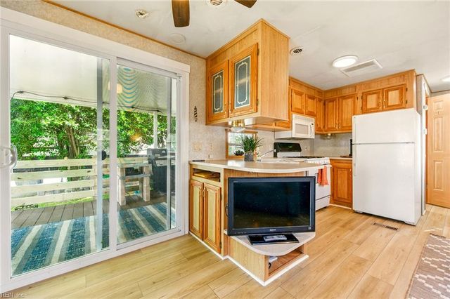 3665 Sandpiper RD # 186, Virginia Beach, VA 23454