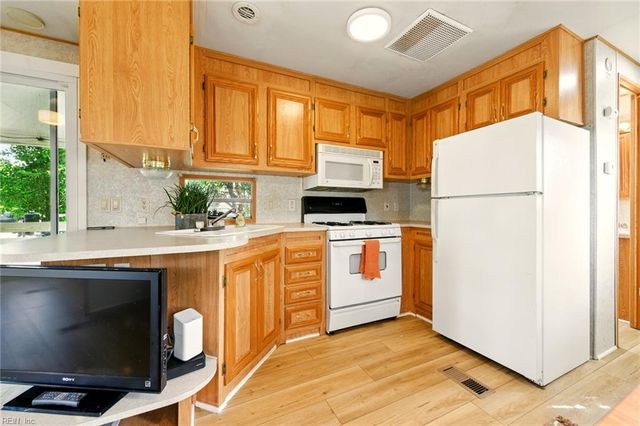3665 Sandpiper RD # 186, Virginia Beach, VA 23454