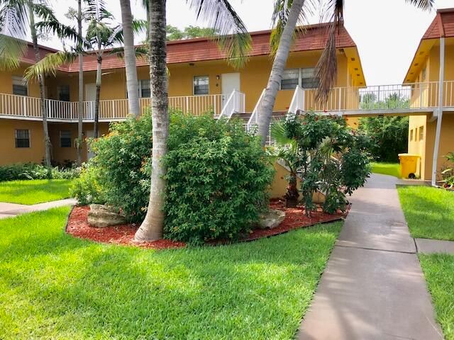 200 Croton Avenue 208, Lantana, FL 33462
