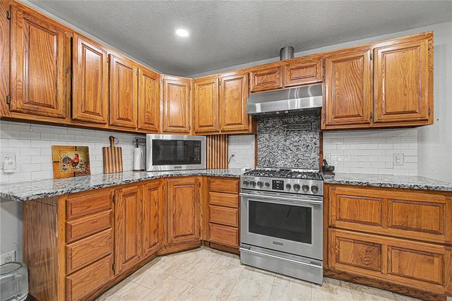 13751 E Ventris Road, Garfield, AR 72732
