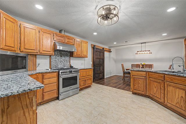 13751 E Ventris Road, Garfield, AR 72732