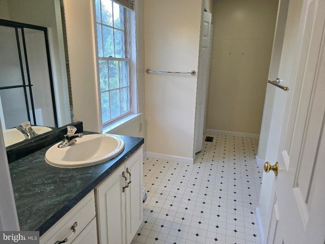 5021 INVERNESS DR, Mechanicsburg, PA 17050