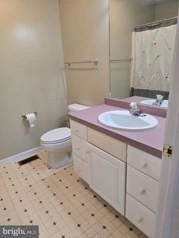5021 INVERNESS DR, Mechanicsburg, PA 17050