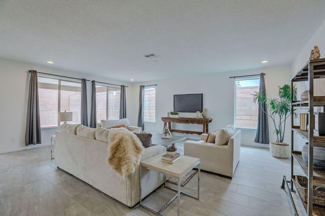 38 Avenida Colibri, Santa Fe, NM 87508