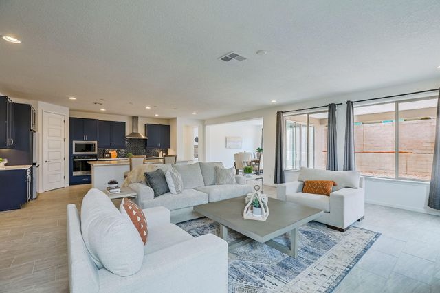 38 Avenida Colibri, Santa Fe, NM 87508
