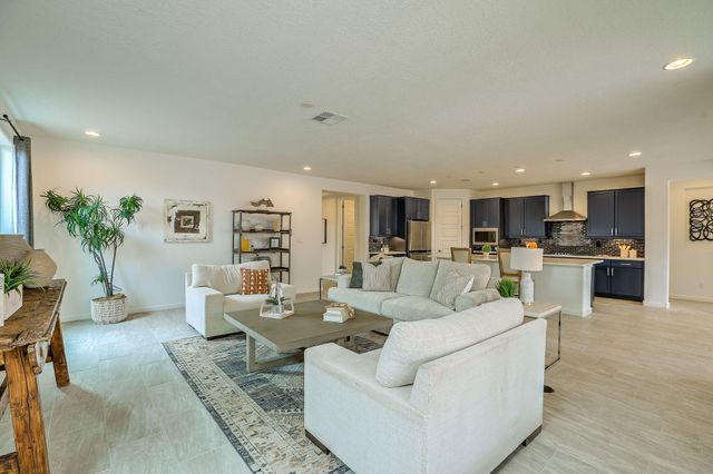 38 Avenida Colibri, Santa Fe, NM 87508