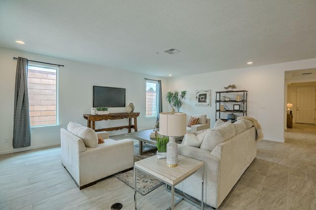 38 Avenida Colibri, Santa Fe, NM 87508