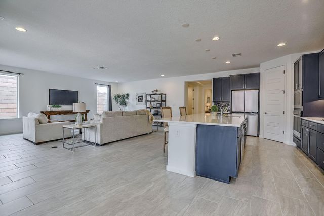 38 Avenida Colibri, Santa Fe, NM 87508