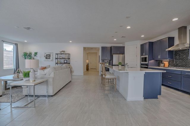 38 Avenida Colibri, Santa Fe, NM 87508