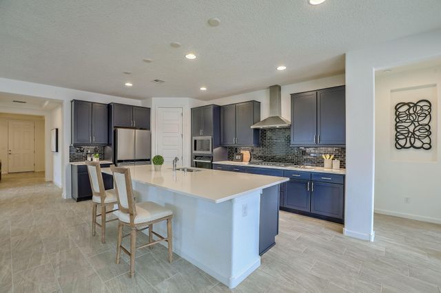 38 Avenida Colibri, Santa Fe, NM 87508