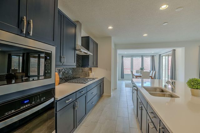 38 Avenida Colibri, Santa Fe, NM 87508