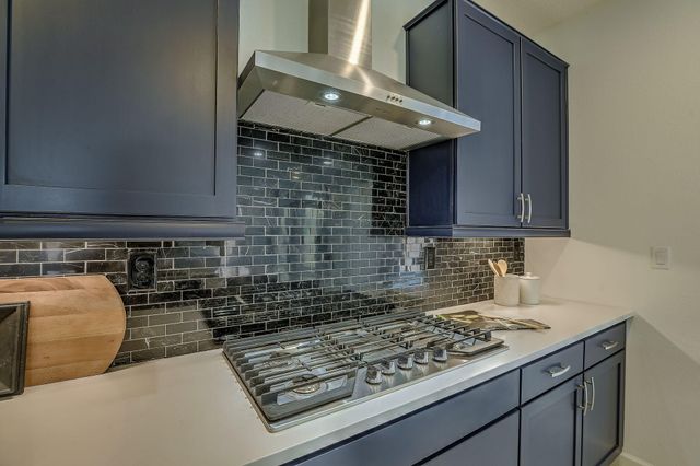 38 Avenida Colibri, Santa Fe, NM 87508