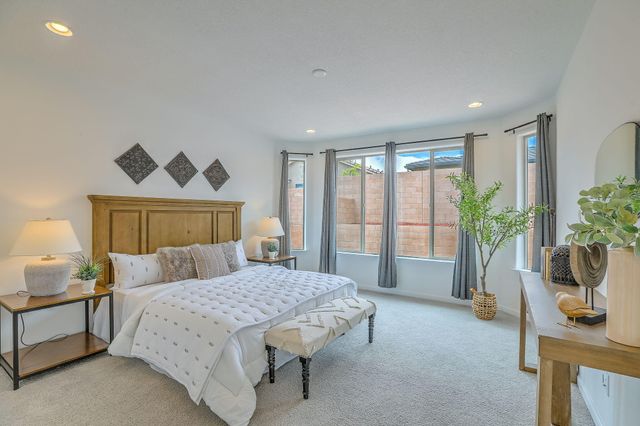 38 Avenida Colibri, Santa Fe, NM 87508