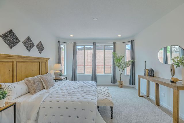 38 Avenida Colibri, Santa Fe, NM 87508