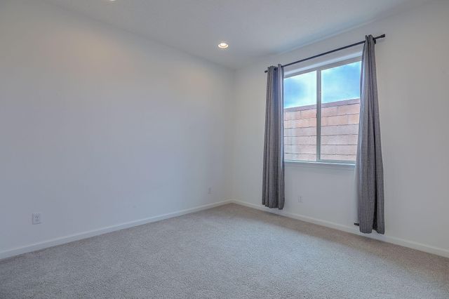 38 Avenida Colibri, Santa Fe, NM 87508