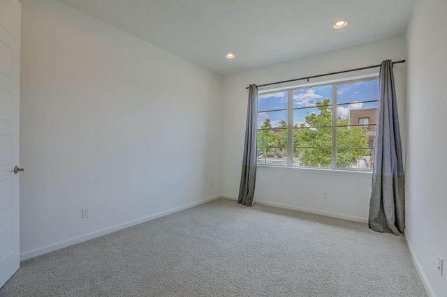 38 Avenida Colibri, Santa Fe, NM 87508