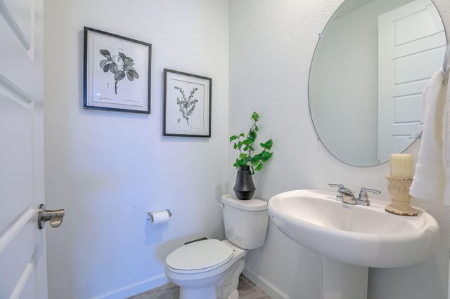 38 Avenida Colibri, Santa Fe, NM 87508
