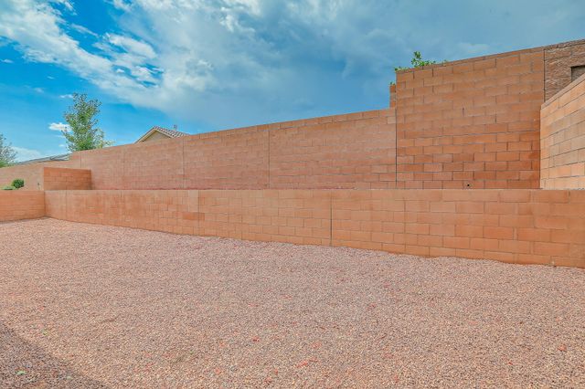 38 Avenida Colibri, Santa Fe, NM 87508