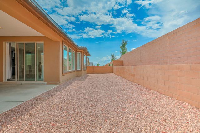 38 Avenida Colibri, Santa Fe, NM 87508