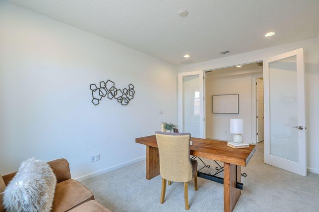38 Avenida Colibri, Santa Fe, NM 87508