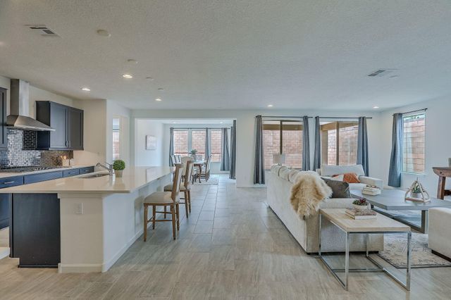 38 Avenida Colibri, Santa Fe, NM 87508