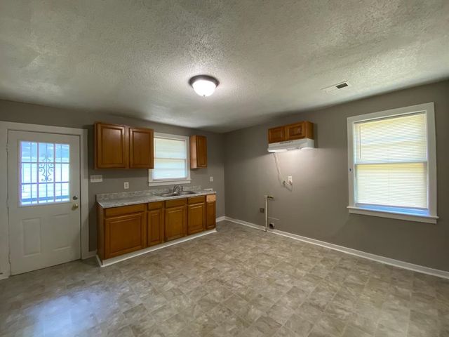 1688 S WINSTON DR, Memphis, TN 38127