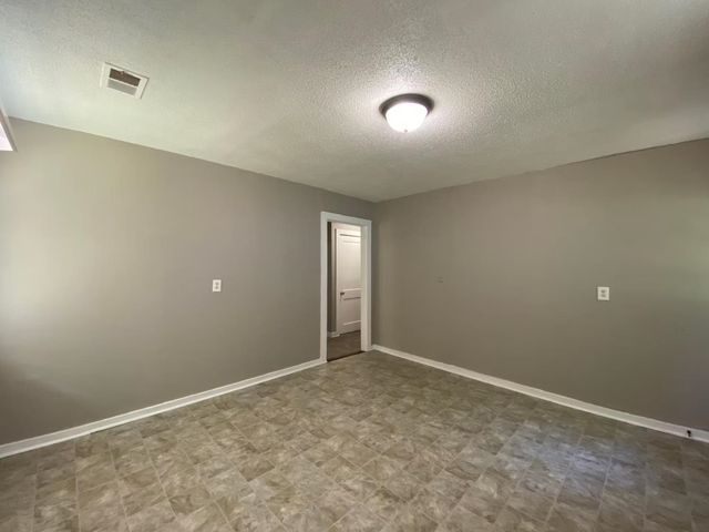 1688 S WINSTON DR, Memphis, TN 38127