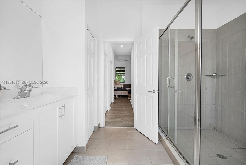 Image 12 of property listing at 1901 SW 5th Ct, Fort Lauderdale, FL 33312