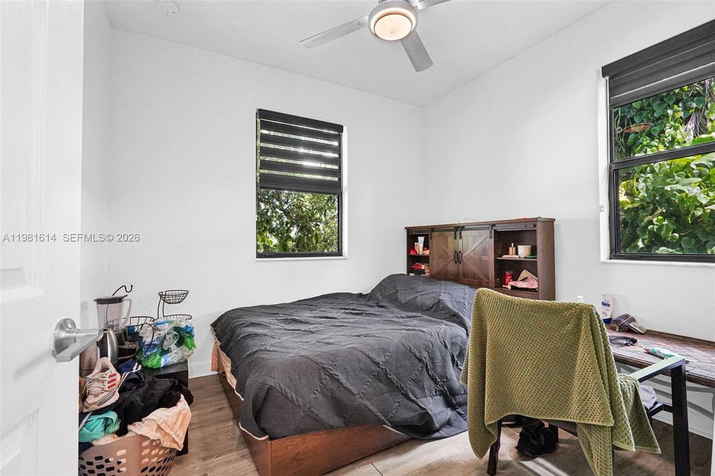 Image 14 of property listing at 1901 SW 5th Ct, Fort Lauderdale, FL 33312