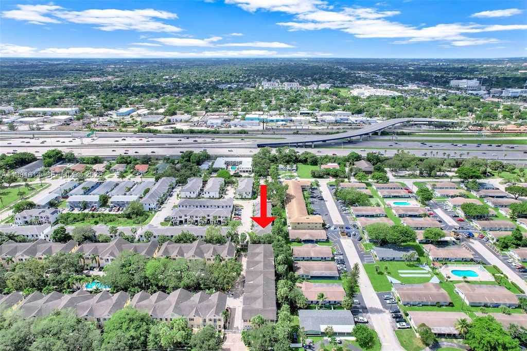 Image 23 of property listing at 1901 SW 5th Ct, Fort Lauderdale, FL 33312