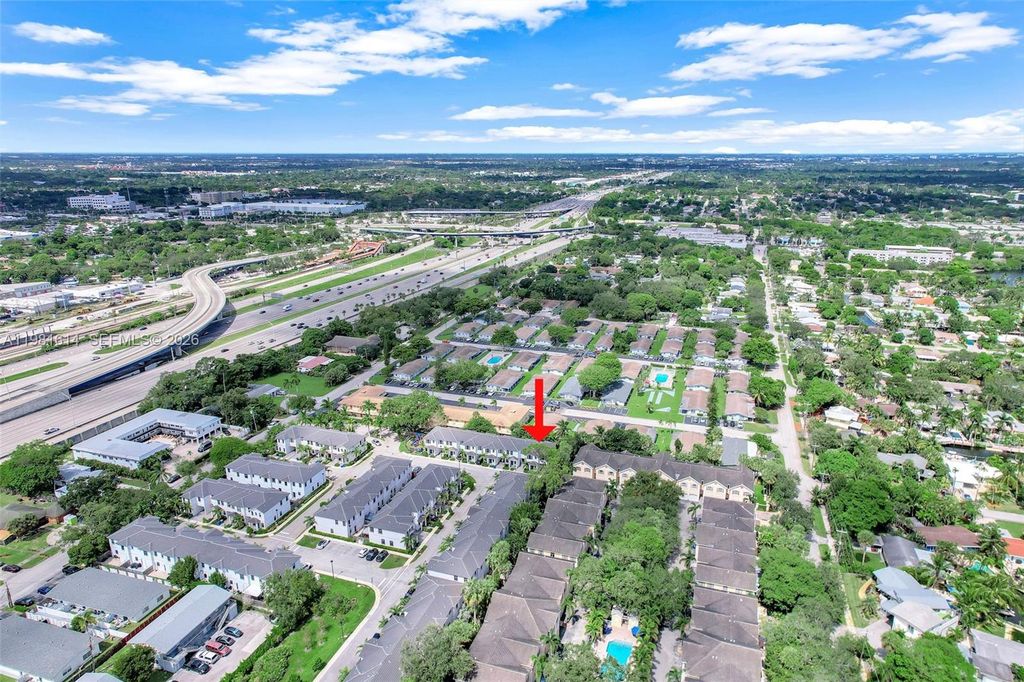 Image 24 of property listing at 1901 SW 5th Ct, Fort Lauderdale, FL 33312