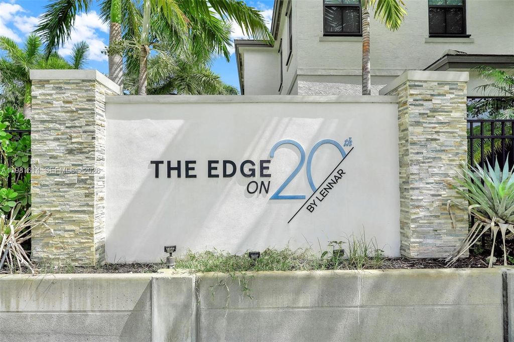 Image 33 of property listing at 1901 SW 5th Ct, Fort Lauderdale, FL 33312