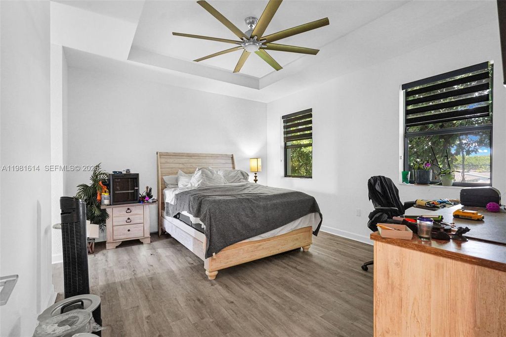 Image 8 of property listing at 1901 SW 5th Ct, Fort Lauderdale, FL 33312