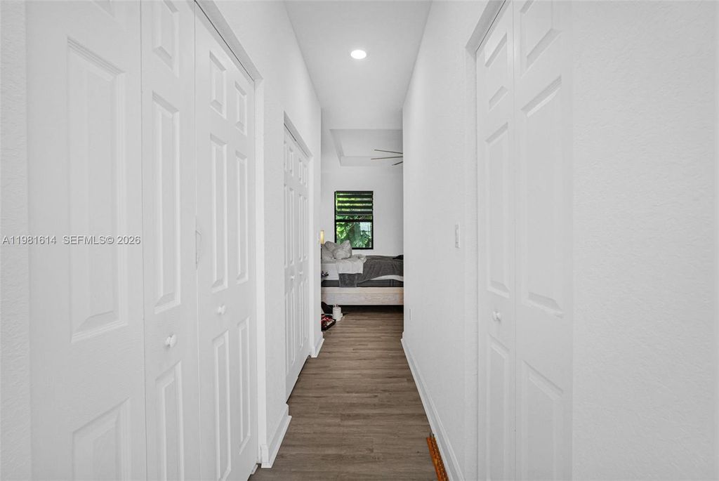 Image 9 of property listing at 1901 SW 5th Ct, Fort Lauderdale, FL 33312