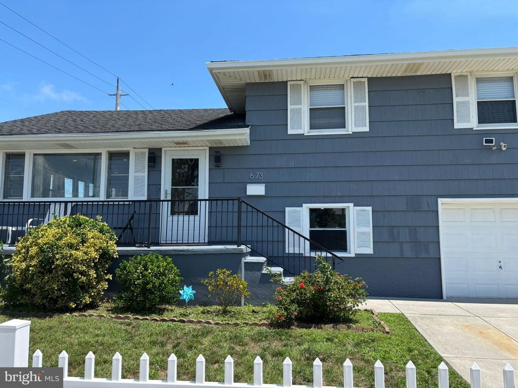 673 N DOVER AVE, Atlantic City, NJ 08401