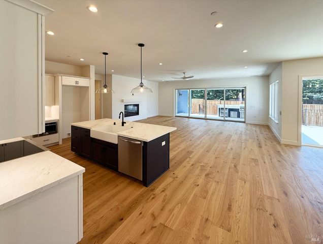 1902 Carlile Pl, Santa Rosa, CA 95403