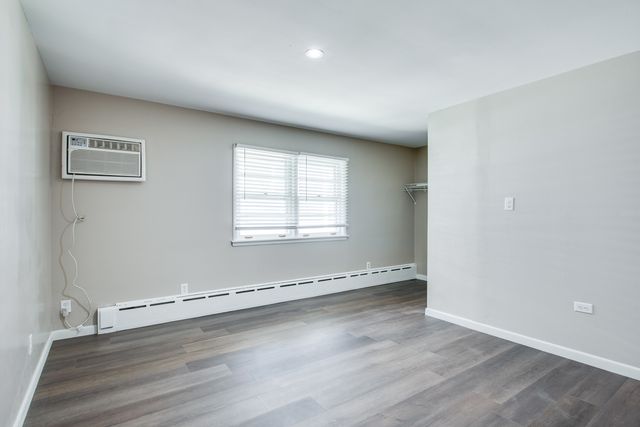 1427 N May Street, Joliet, IL 60435