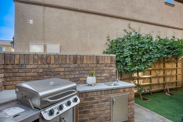 436 Via De La Paz, Palm Desert, CA 92211