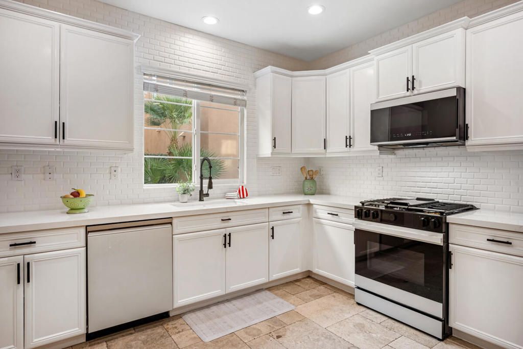 Image 3 of property listing at 436 Via De La Paz, Palm Desert, CA 92211